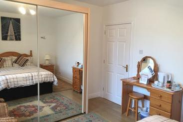 تختخواب و صبحانه Clare Forest Apartment