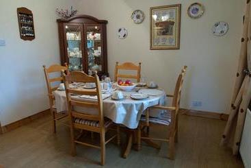 تختخواب و صبحانه Clare Forest Apartment