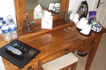تختخواب و صبحانه Cook S Quarters