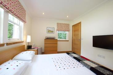 تختخواب و صبحانه Greenlees Lodge