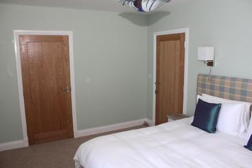 تختخواب و صبحانه Marine Rooms