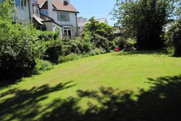 تختخواب و صبحانه Tregarth House