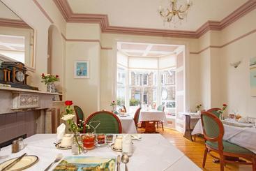 تختخواب و صبحانه Woodstock Guest House