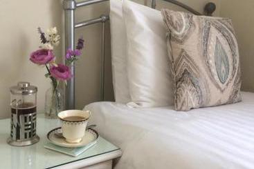 تختخواب و صبحانه Woodstock Guest House