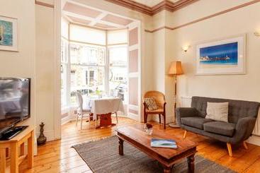 تختخواب و صبحانه Woodstock Guest House