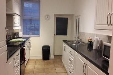 הוסטל Portrush Townhouse