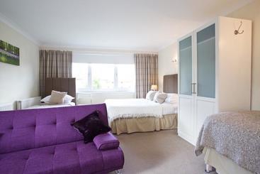 تختخواب و صبحانه Pitcullen Guest House