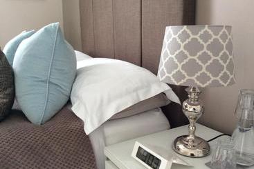 تختخواب و صبحانه Pitcullen Guest House