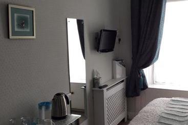 تختخواب و صبحانه Pitcullen Guest House