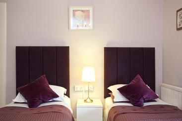تختخواب و صبحانه Pitcullen Guest House