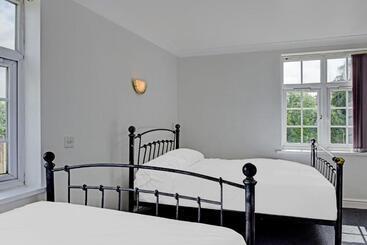민박 The Gables Hotel, Birmingham Airport