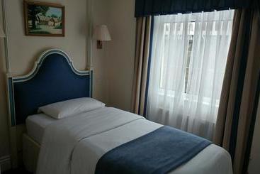 هتل Richmond Inn