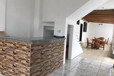 هاستل Hostal La Mirada Del Solitario George