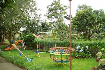 בית מלון כפרי Tangko Inn Resort