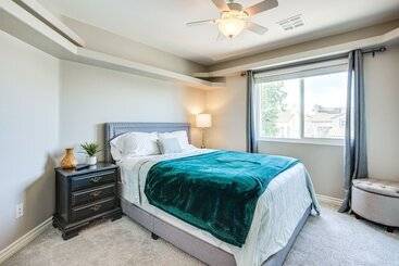 کلبه Large Las Vegas Home W/ Pool, Hot Tub + Game Room
