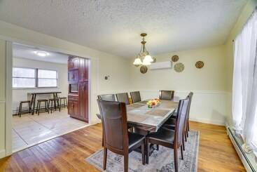 コテージ Coolbaugh Township Home W/ Game Room & Backyard!