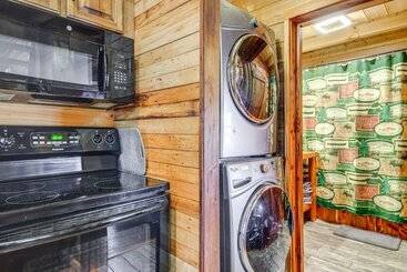 Сельский дом Sevierville Log Cabin W/ Hot Tub Near Dollywood!