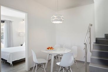 Eleia Seafront Suites & Villas