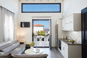 Eleia Seafront Suites & Villas