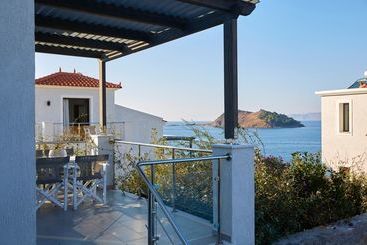 Eleia Seafront Suites & Villas