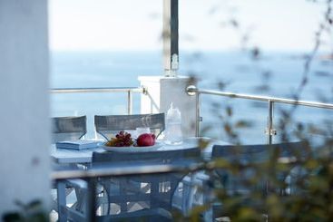 Eleia Seafront Suites & Villas