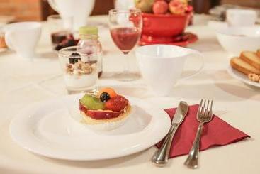 هتل Albergo Etico Asti