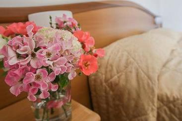 هتل Albergo Etico Asti