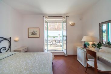 هتل Helloapulia Villa Carenza