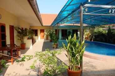 فندق Malee Resort