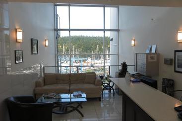 هتل The Marinaside Resort