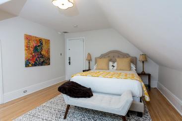 هتل The Secret Garden B&b Inn