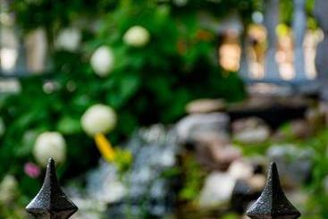 هتل The Secret Garden B&b Inn