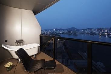 هتل Phoenix Island Resort Sanya