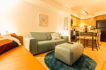 آپارتمانهای توریستها Red Maple Suites Blue Jays Way