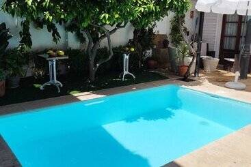 تختخواب و صبحانه Suite Comares