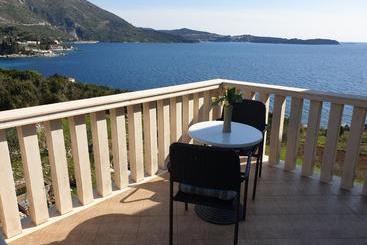 هتل Apartments Lira