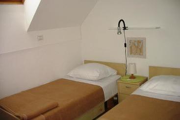 هتل Apartments Rombon