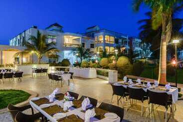 Отель Quality Inn Palms
