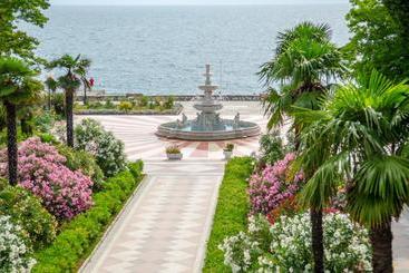 هتل Uzhnoe Vzmorie Health Resort