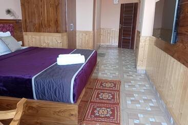 Bed and Breakfast Atithi Homestay & Bhojnalya, Chail
