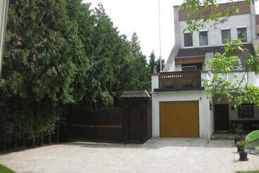 膳宿费 Parti Apartman