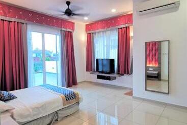 פנסיון Secret Garden Warni Villa