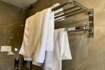 בית מלון כפרי The Grand Sarovar Inn And Suites