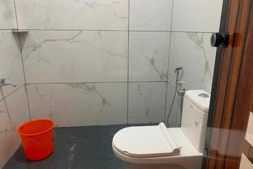 فندق Oyo S N M Rooms