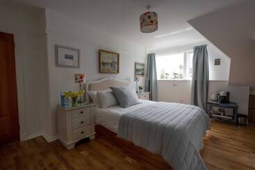 تختخواب و صبحانه Halwell Lodge