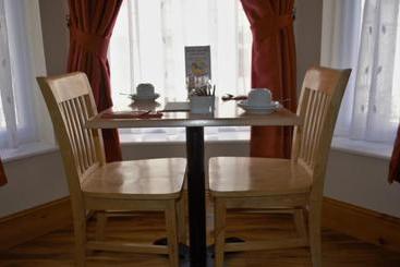 تختخواب و صبحانه Sea Breeze Guest House