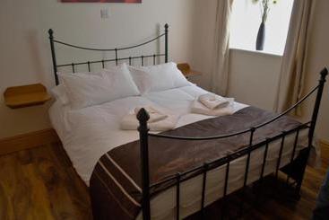 تختخواب و صبحانه Sea Breeze Guest House