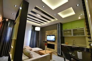 هتل Villa Natural Wood