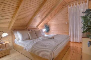 هتل Villa Natural Wood