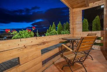 هتل Villa Natural Wood